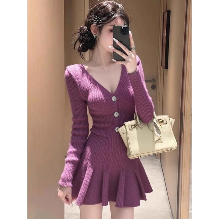 【现货】法式紫色V领针织连衣裙女早秋新款收腰纽扣装饰御姐风短裙