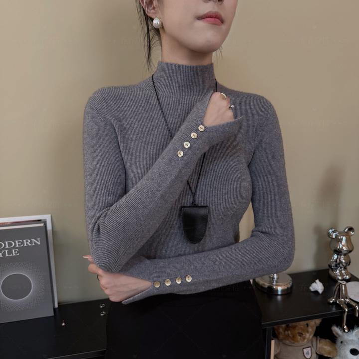 鄂家2025新款秋冬毛衣羊毛打底衫内搭女款时尚洋气扣子女装针织衫