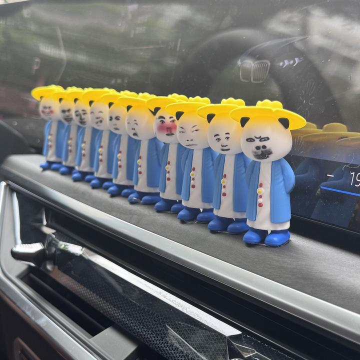 沙雕面摆件网红虾仁手办动漫摆件动漫公仔玩偶桌面车载潮玩摆件