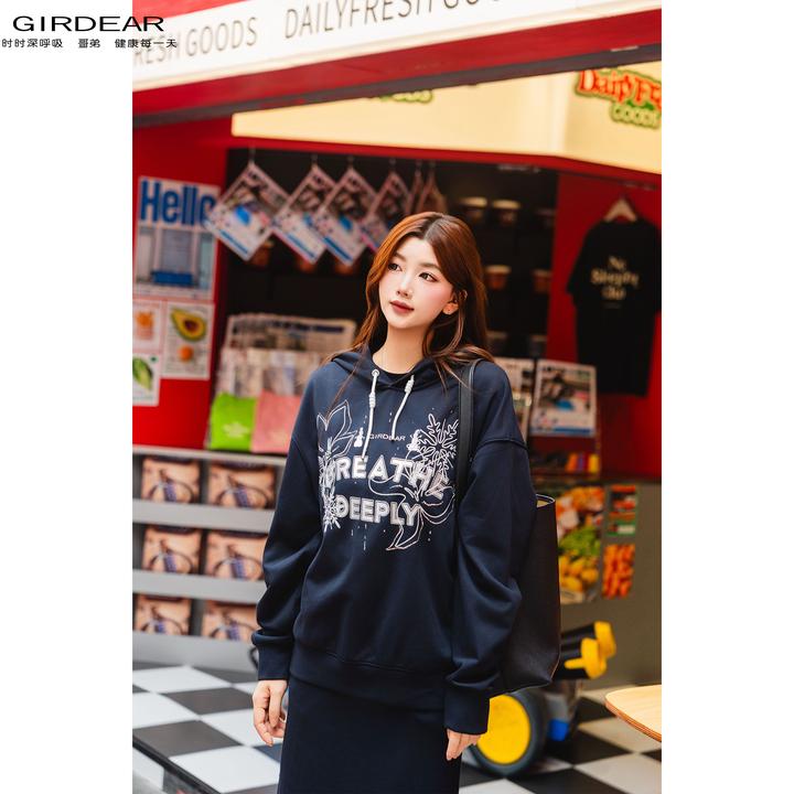 GIRDEAR/哥弟新款时尚百搭宽松舒适字母印花长袖带帽卫衣女130118