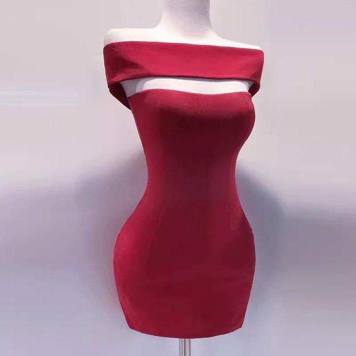 气质性感一字肩镂空抹胸包臀短裙女夏季温柔锁骨收腰名媛风连衣裙