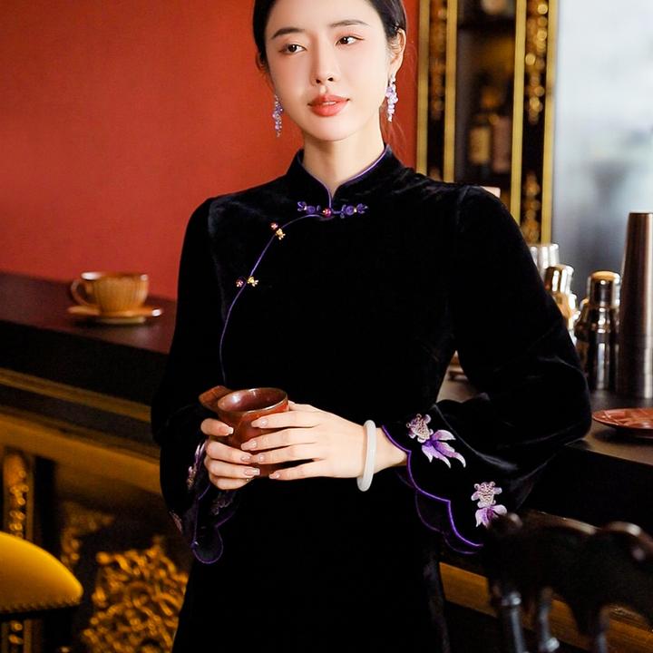 复古日记“紫鲤鱼”双织加密45°斜裁真丝绣花花瓣袖丝绒旗袍连衣裙