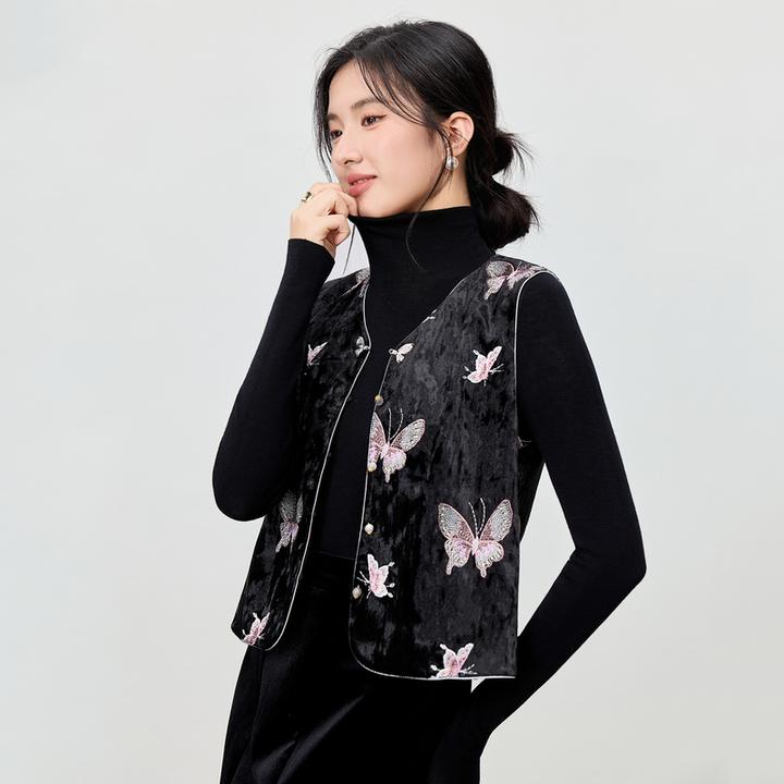 尚都比拉蝴蝶刺绣马夹+无缝一体羊毛衫+褶艺竹叶丝绒A字裙E3554