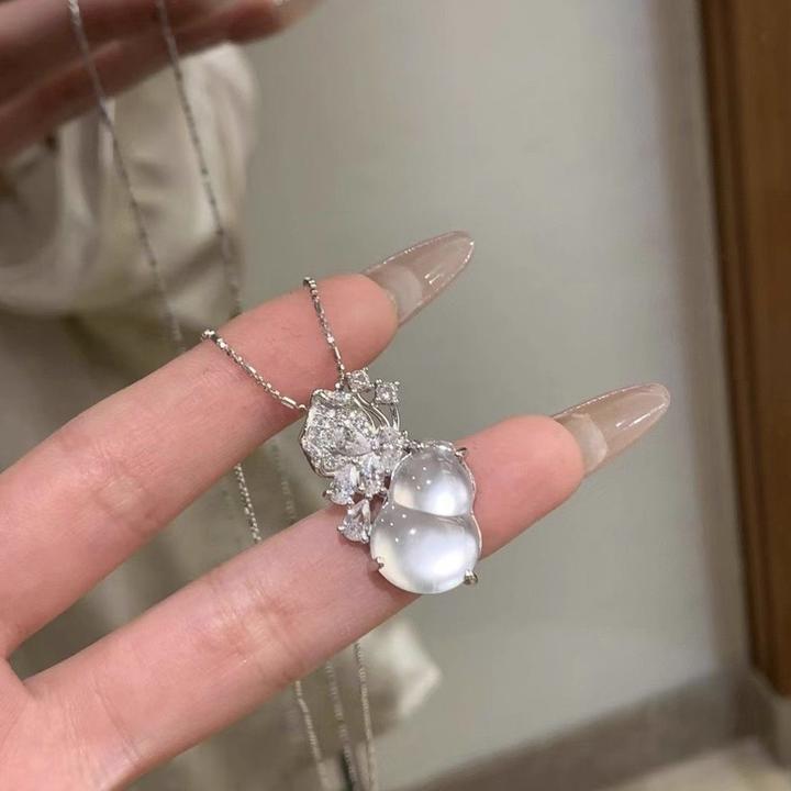 新款珠宝国风复古玛瑙吊坠轻奢玉髓项链女款玉牌子白葫芦玉石吊坠