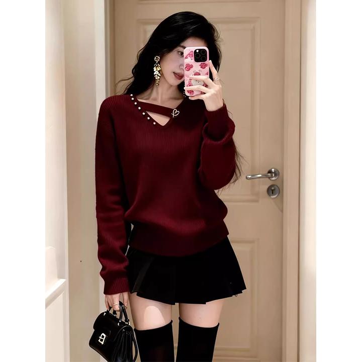 2026新年轻熟风红色V领镂空套头毛衣女秋冬宽松慵懒气质内搭上衣
