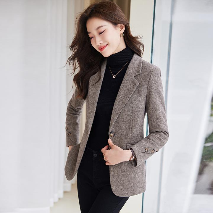 浅咖色毛呢西装外套女秋冬2025新款高级感气质女士休闲爆款小西服
