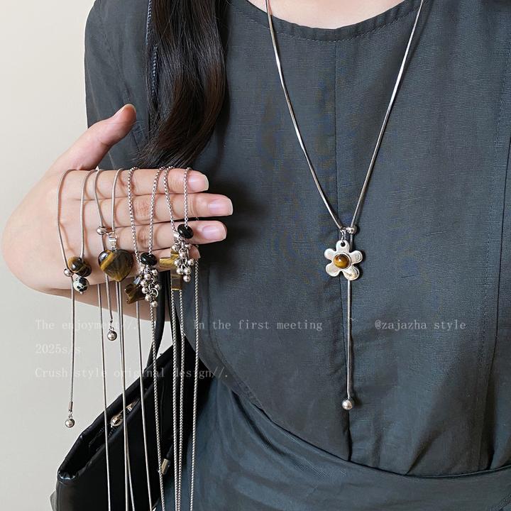 钛钢项链 虎眼石花朵项链女秋冬轻奢长款毛衣链大气高档百搭配饰