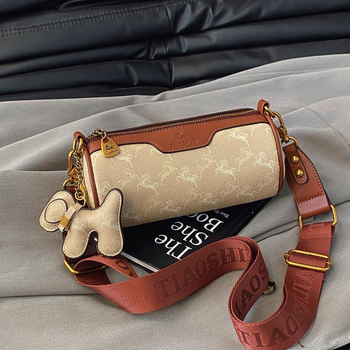 高级感小众圆筒包包女2025新款潮时尚女士枕头包宽肩带单肩斜挎包