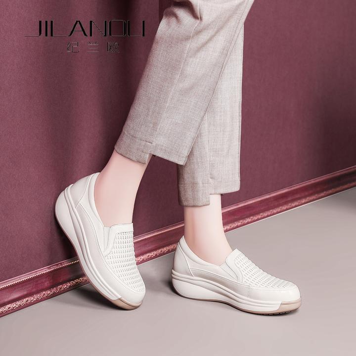 白色真皮软底乐福鞋女2025秋新款厚底妈妈女鞋不累脚轻便休闲单鞋