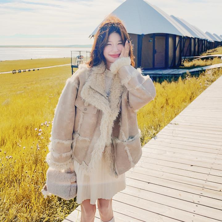 卡其色通勤风外套女秋冬2025新款复古气质设计感小香风加厚上衣