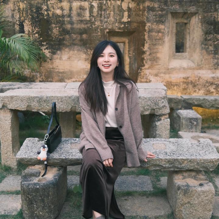 今年流行慵懒风灰色开衫毛衣女2024秋冬高腰半身裙两件套装