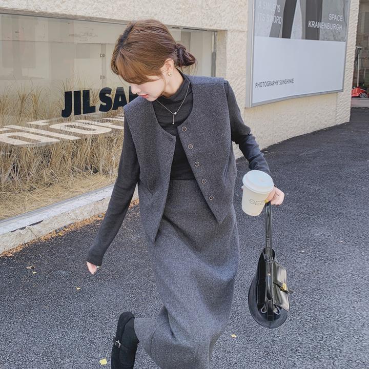 今年流行灰色马甲半身裙韩剧穿搭三件套女春秋气质韩版高级感套装