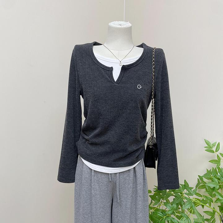 大码200斤港风chic小众刺绣设计感v领假两件上衣女春收腰长袖t恤