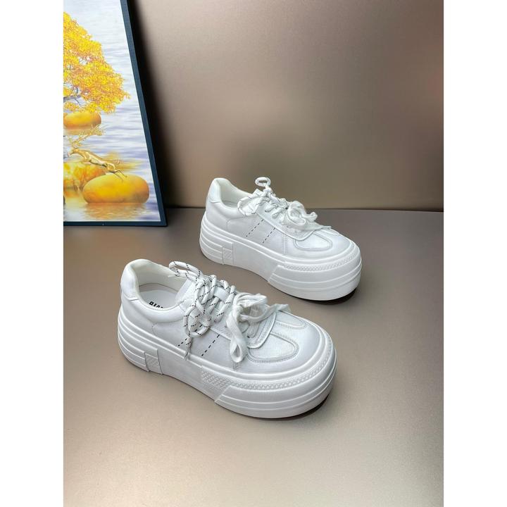 2025年秋季新款爆款擦旧脏脏小白鞋百搭厚底休闲运动板鞋女ins潮