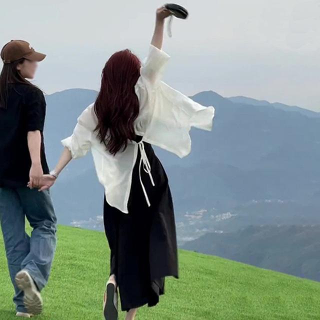 2025夏季新款黑色吊带连衣裙子女春秋内搭海边度假风法式气质长裙