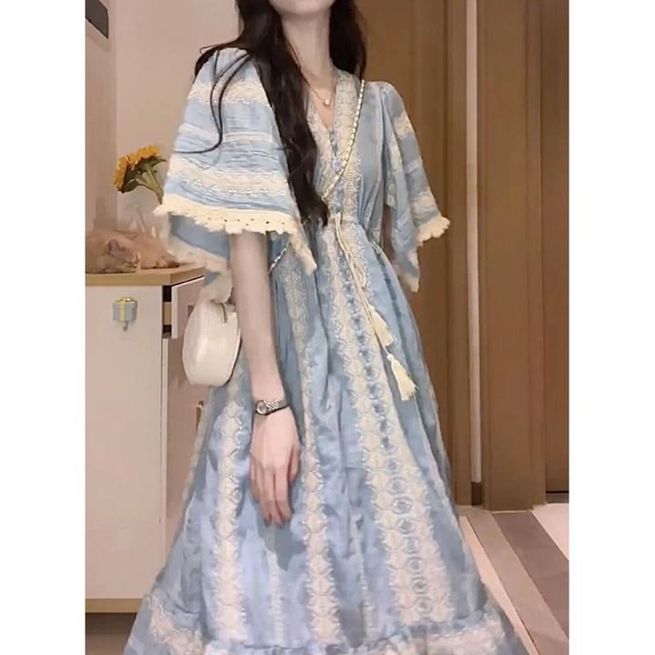 DouKox轻奢波西米亚 容易出片氛围感蓝色V领刺绣海滩度假风连衣裙