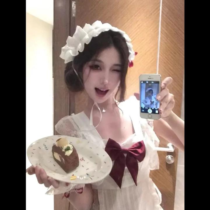 爱意入侵：请吩咐我！纯欲万圣节cos法式甜美少女厨娘围裙蕾丝边