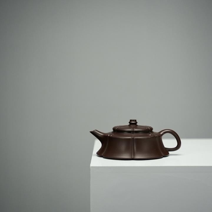 宜兴全手工紫砂壶无极·如意玲珑·180cc 原矿老紫泥 菱花口 如意纹