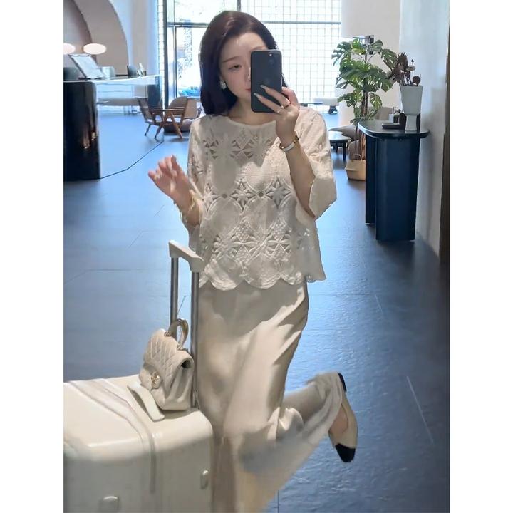 设计感蕾丝衬衫女秋冬2025新款温柔气质镂空刺绣洋气减龄小衫套装