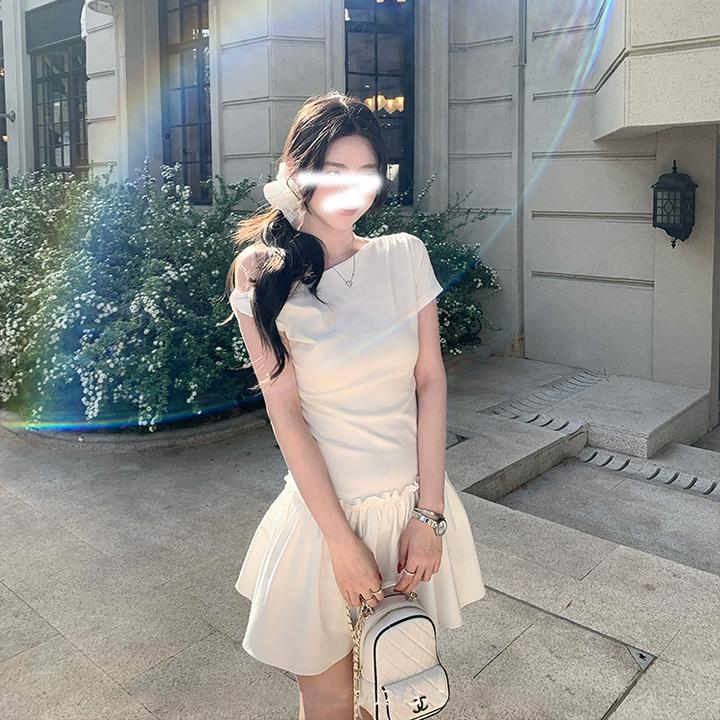 天菜比例 韩系高级感露肩修身连衣裙收腰显瘦蓬蓬花苞短裙小个子