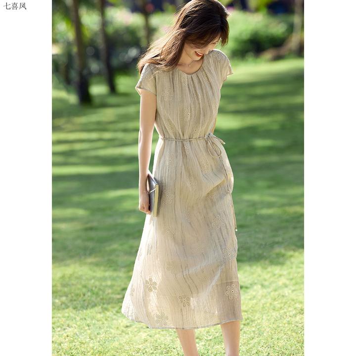绣花镂空晕染连衣裙女夏季简单大方收腰显瘦裙