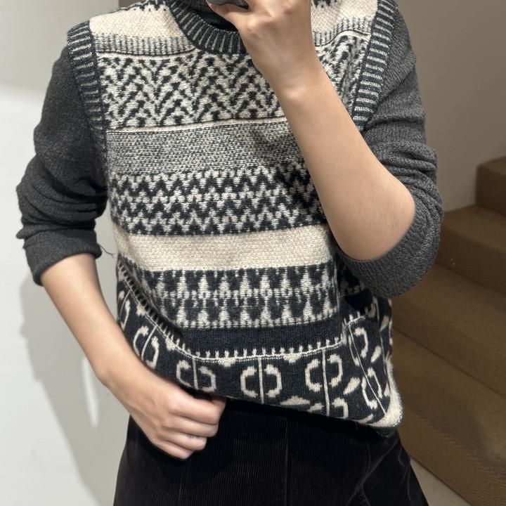 【UME WINTER】圆领灰调几何图案修身羊毛马甲