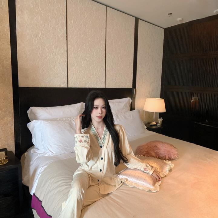 巴韦那奇刺绣高定海岛绒睡衣女士秋冬款纯欲风时尚新款家居服套装