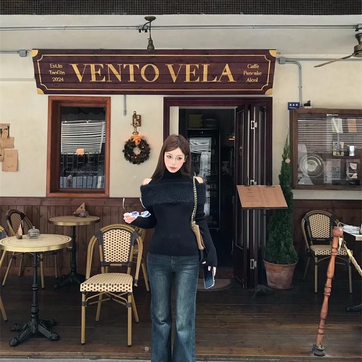 2025秋冬新款法式气质风百搭露肩拼接毛毛收腰显瘦长袖针织衫女潮