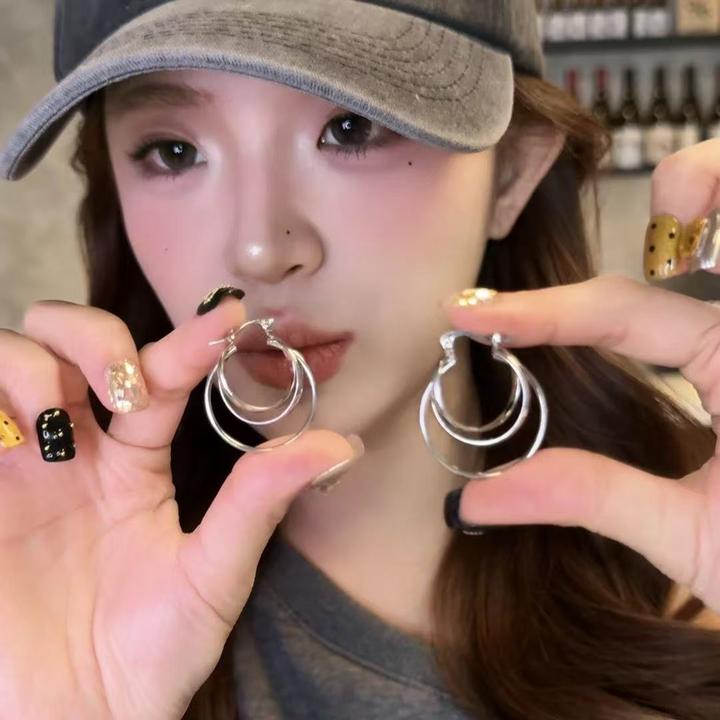 铜合金耳饰 银色立体三圈交叉耳钉简约高级感耳环气质方圆脸耳扣