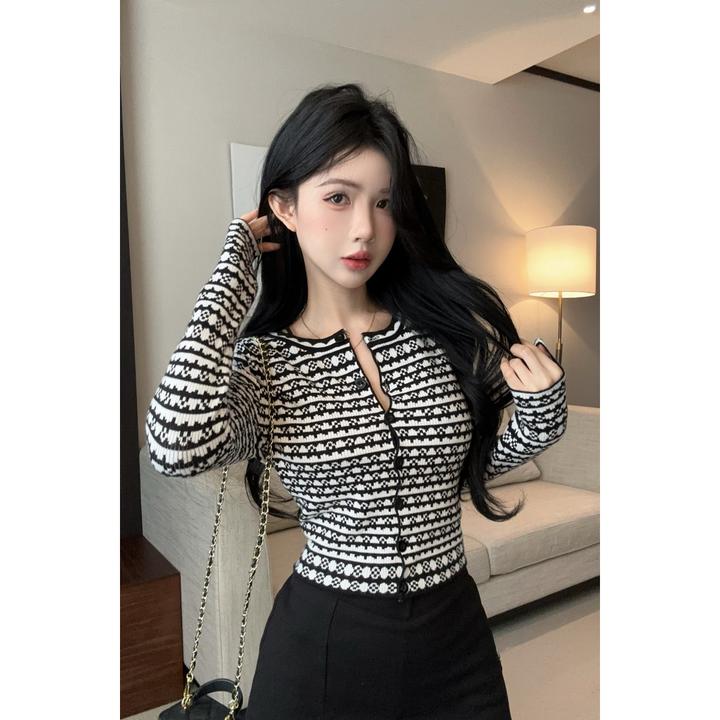 纯欲辣妹黑色条纹小香风长袖短外套女设计感早秋修身开衫上衣外搭