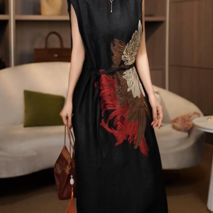 轻奢名媛风绣花圆领连衣裙女2025夏季新款气质减龄绑带收腰A字裙