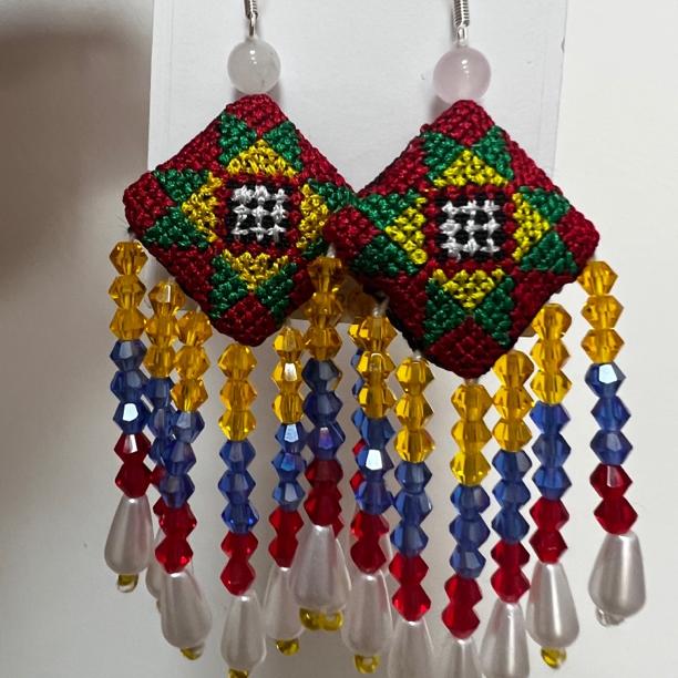 瑶族仿手工十字刺绣耳饰