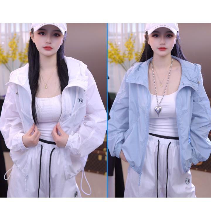 2025夏季新款高级宽松显瘦遮肉减龄休闲运动轻薄连帽防晒冲锋衣女