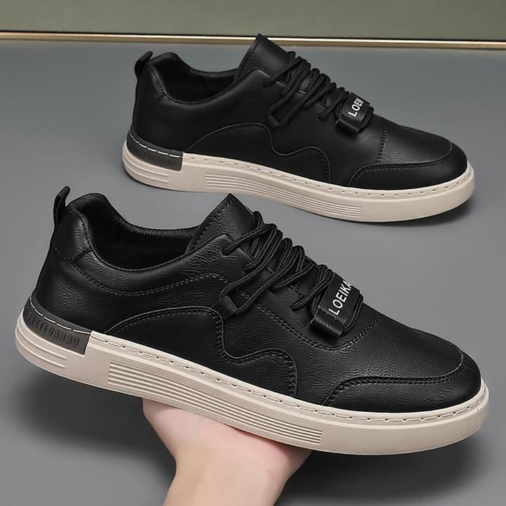 俞兆林男鞋秋季新款休闲防滑耐磨黑色皮鞋软底宽头百搭潮流板鞋