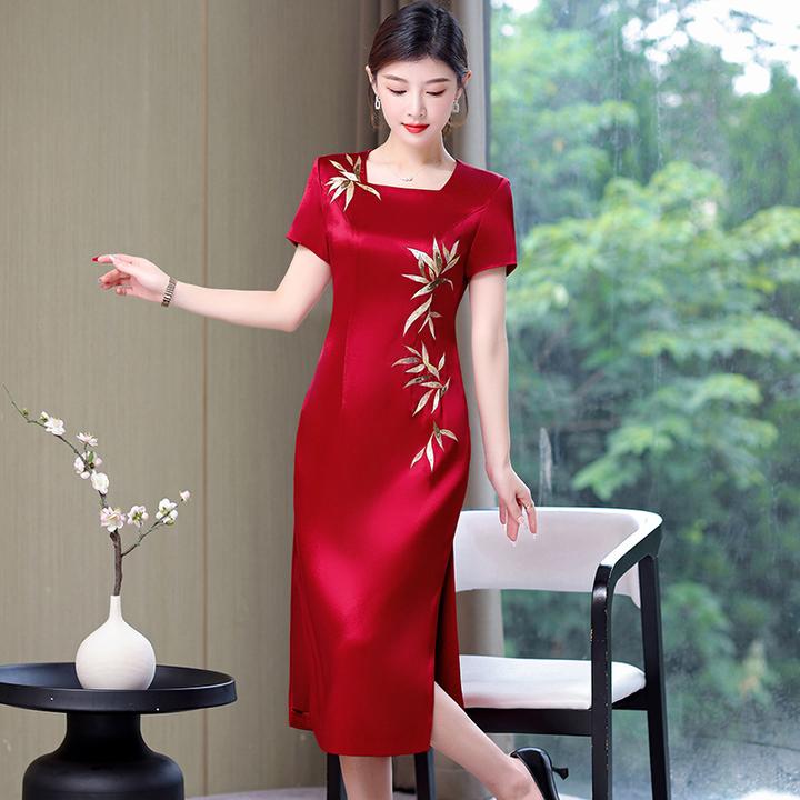 2025年新款妈妈婚宴礼服喜婆婆红色醋酸连衣裙日常小个子改良旗袍