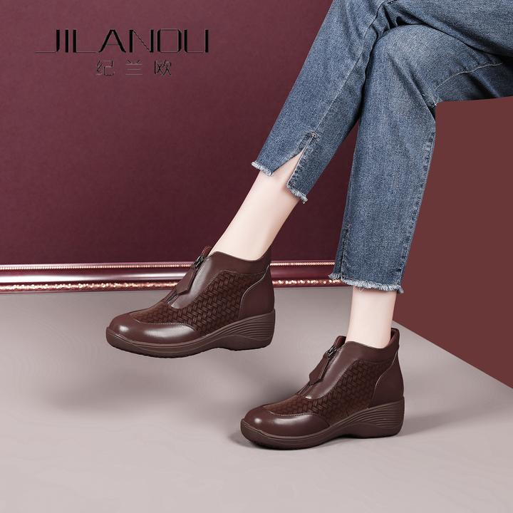 真皮坡跟短靴女秋冬2025新款妈妈女鞋复古厚底裸靴高帮软底单靴子