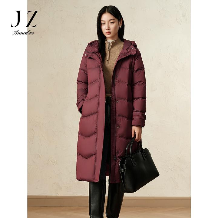 玖姿·安娜蔻JTED03168优雅通勤连帽收腰白鸭绒长款羽绒服女冬款