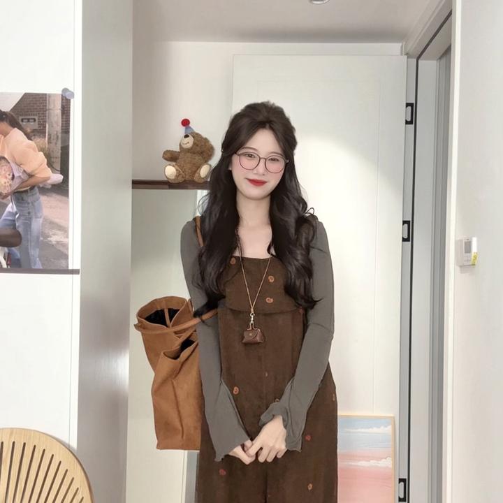 2025年孕妇装新款减龄气质休闲孕背带裤搭配辣妈打底衫套装