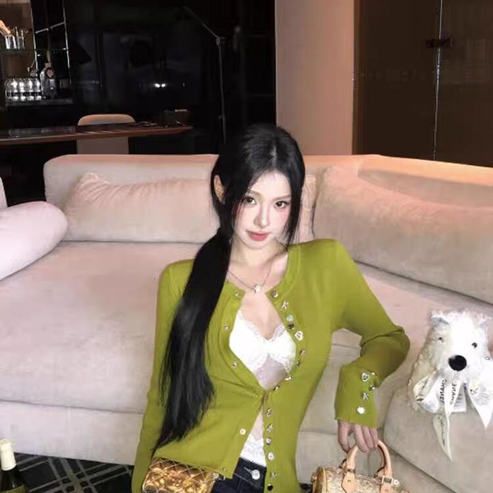 黑色辣妹针织衫女秋冬新款韩系个性纽扣高级感减龄小众设计感上衣