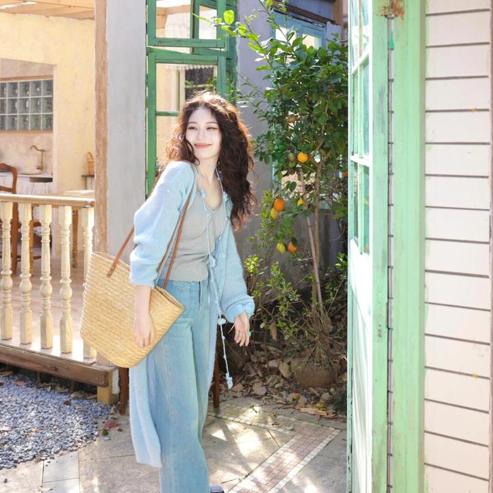 开春韩系多巴胺穿搭一整套休闲洋气时尚减龄蓝色开衫牛仔裤两件套