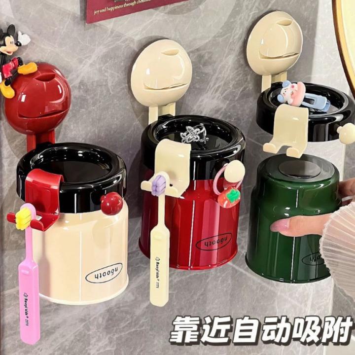 吸盘磁吸牙刷架倒扣漱口杯一家三口壁挂免打孔沥水牙刷牙杯收纳架
