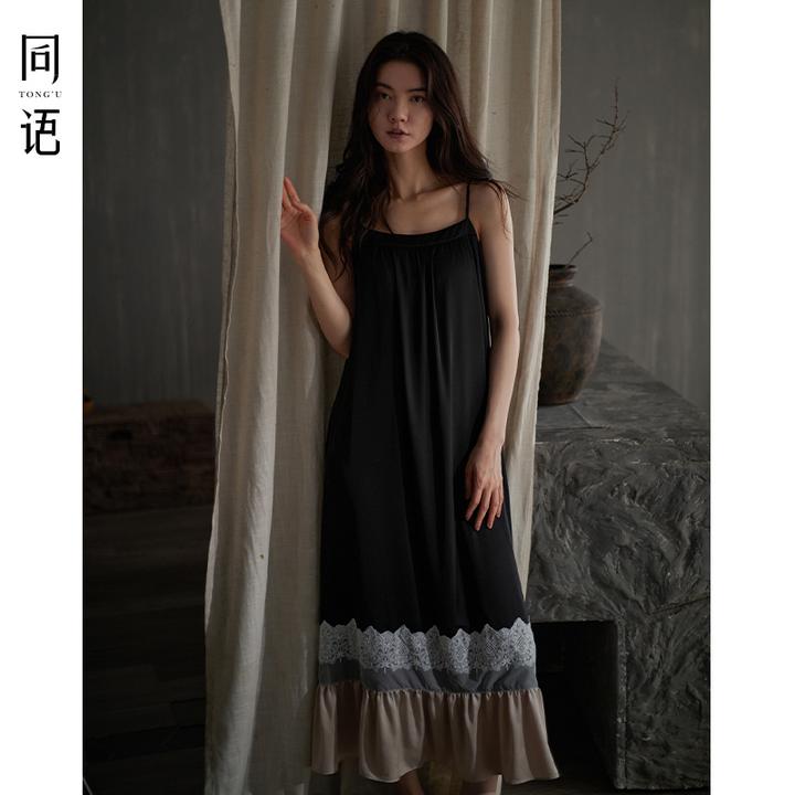 同语25年睡裙女款夏季冰丝凉感吊带带胸垫睡衣性感纯欲睡裙家居服