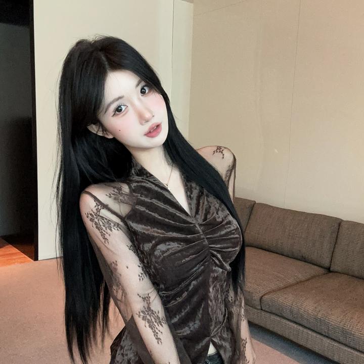 法式气质高级感V领蕾丝拼接长袖丝绒T恤修身显瘦打底衫收腰上衣女