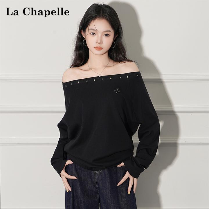 拉夏贝尔甜辣妹韩式烫钻柳钉绣花设计感长袖T恤女秋季一字肩上衣