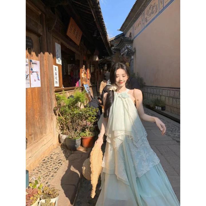 薄荷夏日间挂脖连衣裙