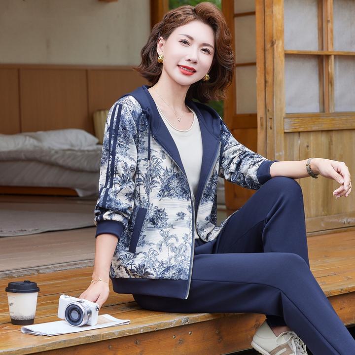 妈妈秋装2025新款运动服套装中老年女装休闲外套洋气卫衣春秋上衣