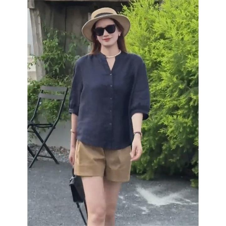 时尚薄款设计感V领五分袖苎麻衬衫女早秋季新款休闲显瘦衬衣小衫