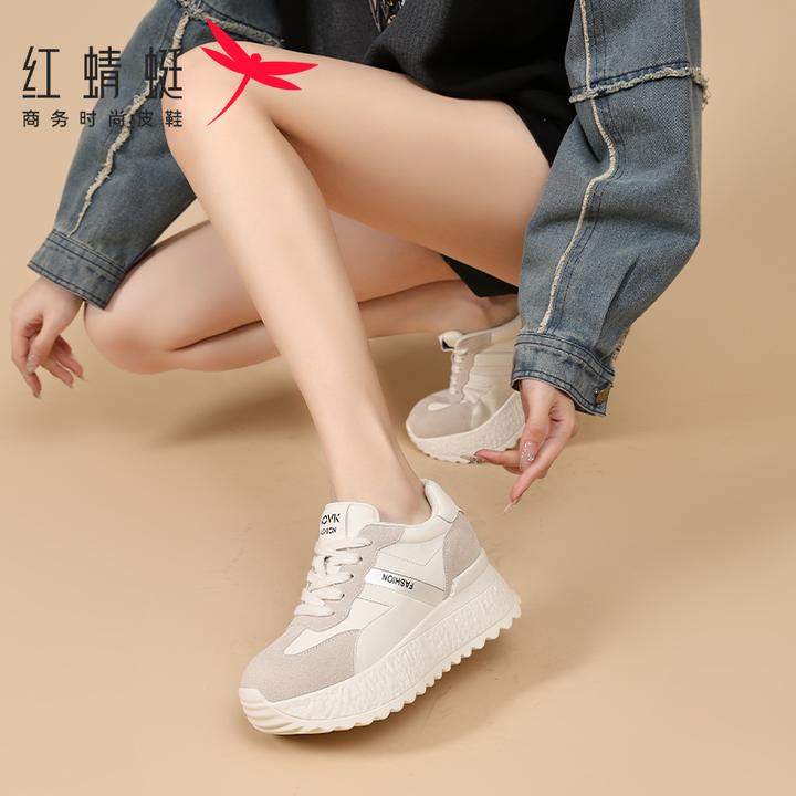 红蜻蜓增高鞋2025年秋季新款舒适厚底时尚拼接设计百搭女士休闲鞋