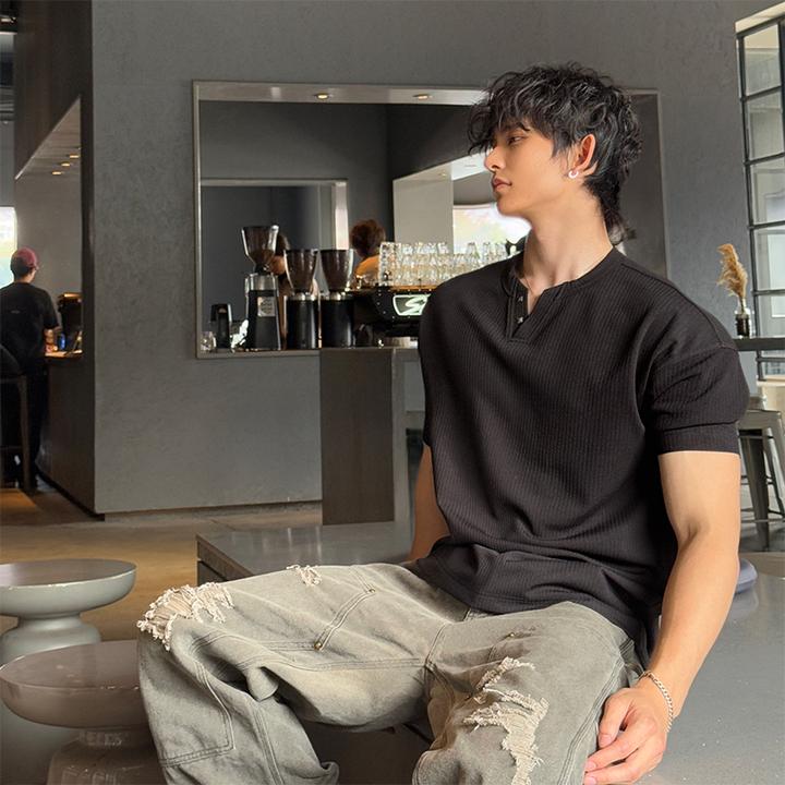 TF春夏蛇纹短T恤男V领撞钉宽松休闲训练健身上衣成熟痞帅男装