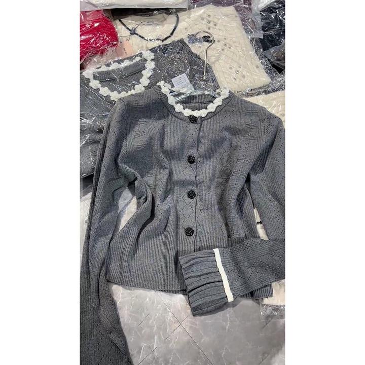 法式千金风山茶花小扣百褶微喇袖口圆领针织开衫